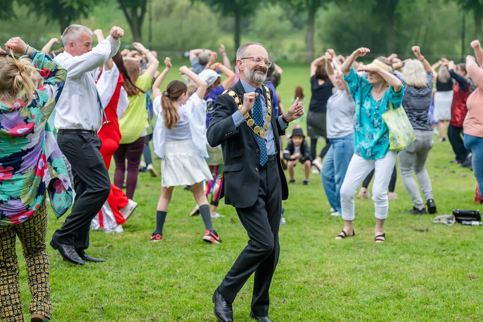 The mayor dancing at fundraiser